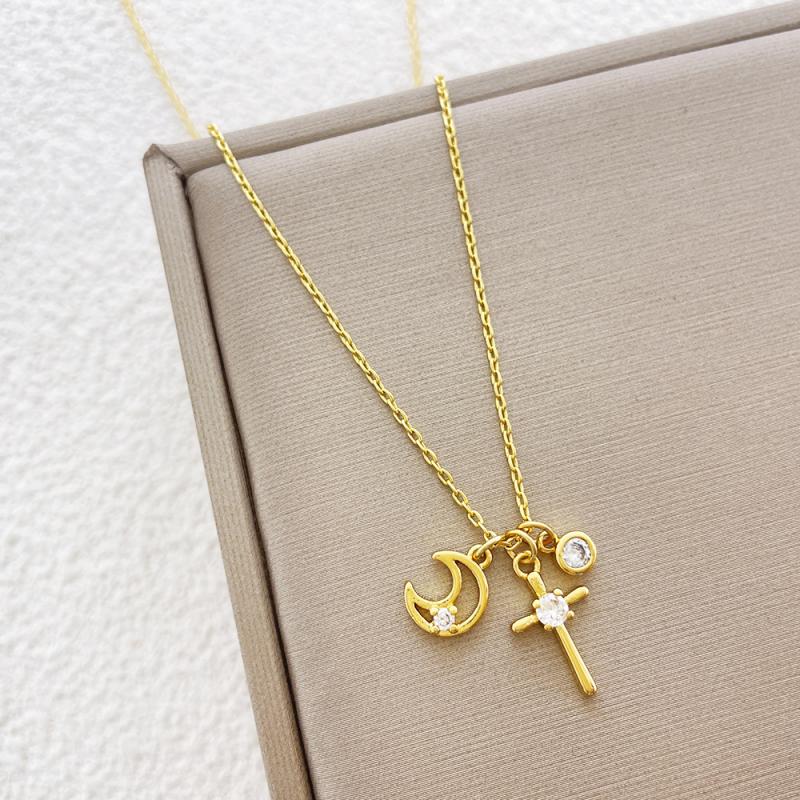 Necklaces | Womens Gold Tone Leaf Pendant Necklace Jewellery Necklaces